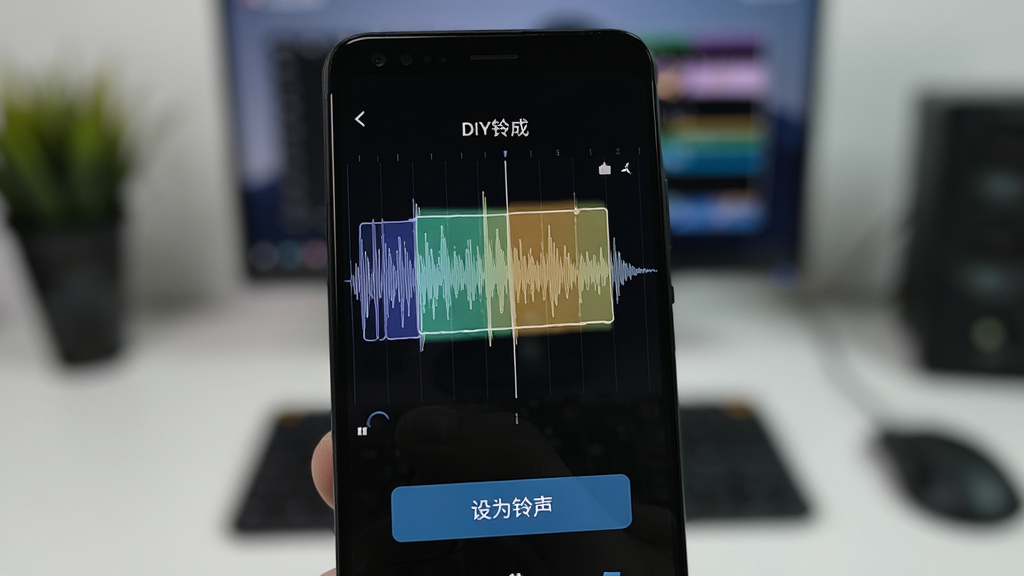 一部安卓手机屏幕显示酷炫铃声的DIY剪辑完成界面,波形图上有选取的高亮区域,下方有“设为铃声”按钮,背景虚化,风格专业,画质清晰干净