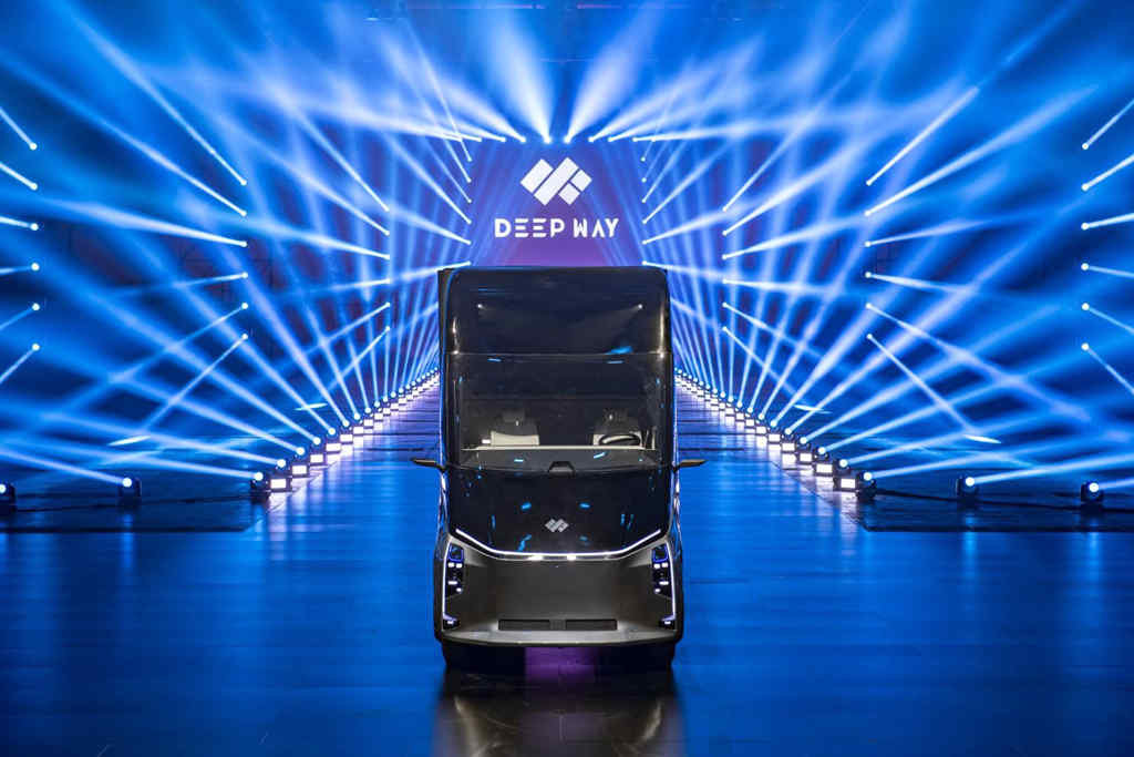 DeepWay深向重卡智能驾驶辅助系统展示