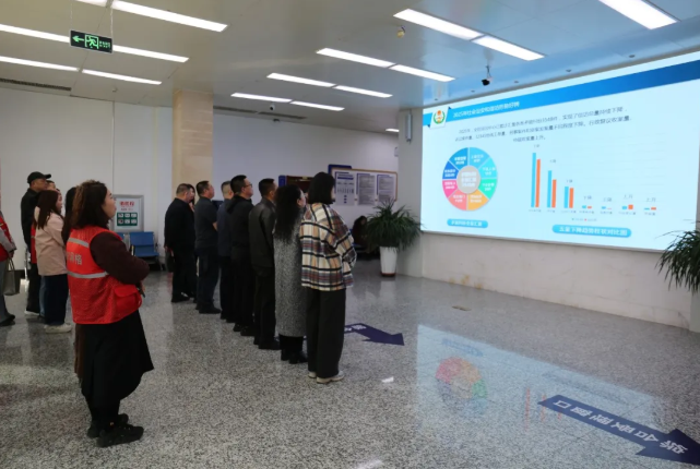 ������V���¶�̬��������ָ�� ������������Ѷ�����������