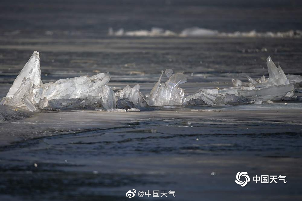 冰环现象形成原理实拍图 水面冰环特写