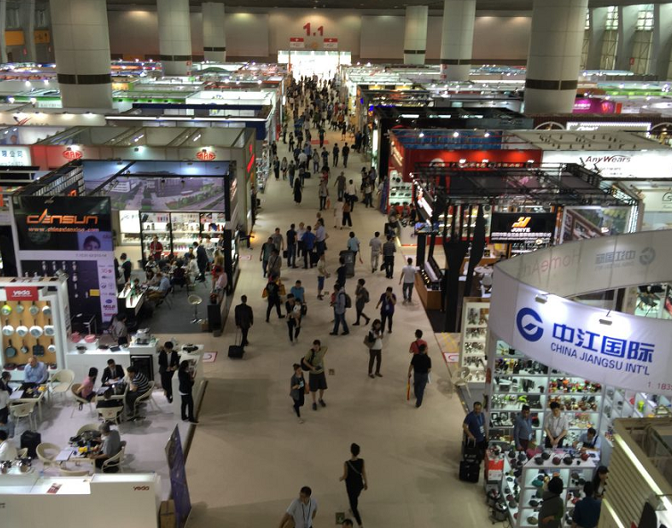 广交会2024参展攻略与采购商机现场人流展馆全景